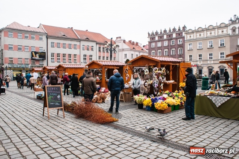 Zdjęcie w galerii na portalu naszraciborz.pl: Na Rynku ruszył raciborski Jarmark Wielkanocny. Potrwa do niedzieli wiadomości z regionu