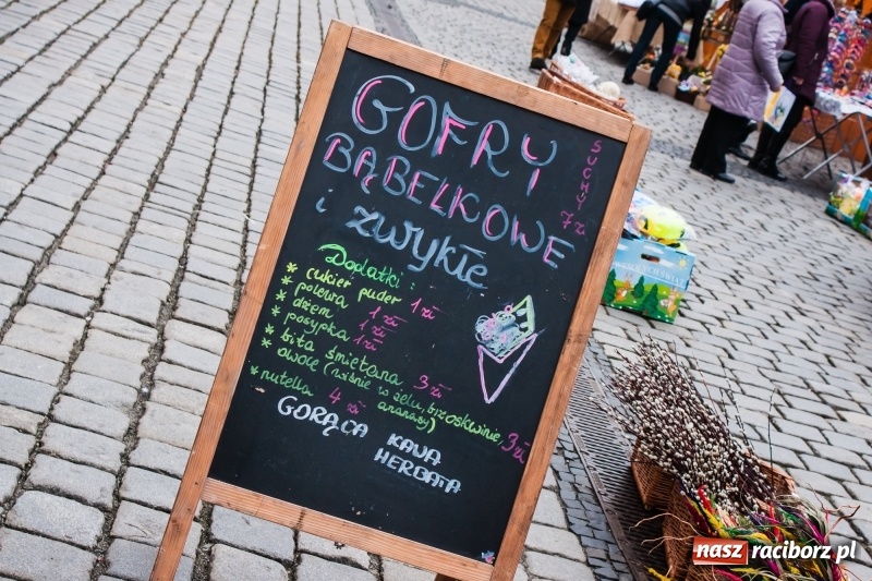 Zdjęcie w galerii na portalu naszraciborz.pl: Na Rynku ruszył raciborski Jarmark Wielkanocny. Potrwa do niedzieli wiadomości z regionu