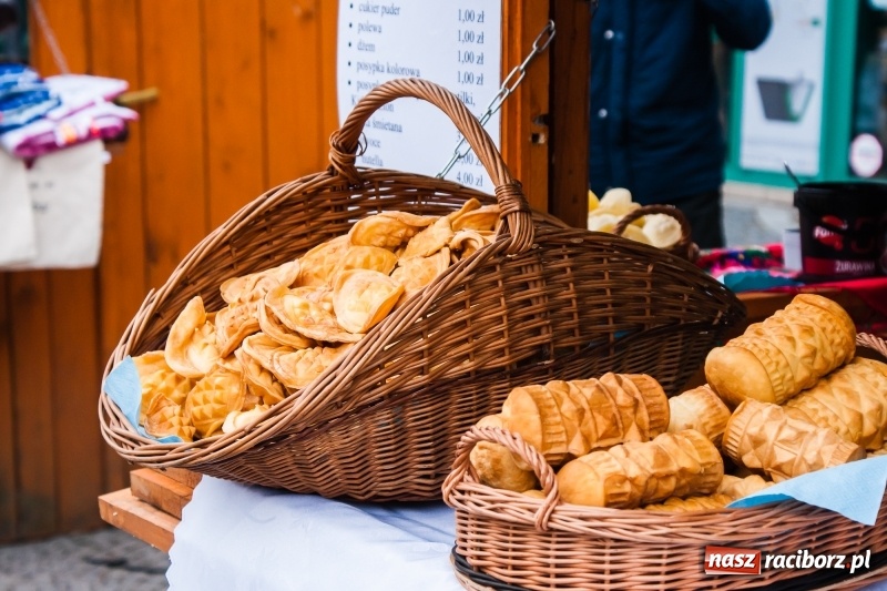 Zdjęcie w galerii na portalu naszraciborz.pl: Na Rynku ruszył raciborski Jarmark Wielkanocny. Potrwa do niedzieli wiadomości z regionu