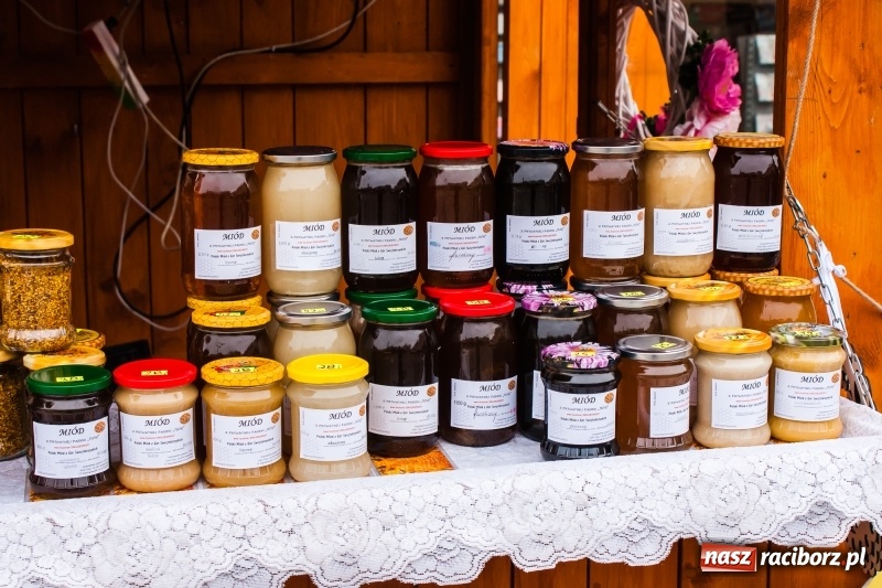 Zdjęcie w galerii na portalu naszraciborz.pl: Na Rynku ruszył raciborski Jarmark Wielkanocny. Potrwa do niedzieli wiadomości z regionu