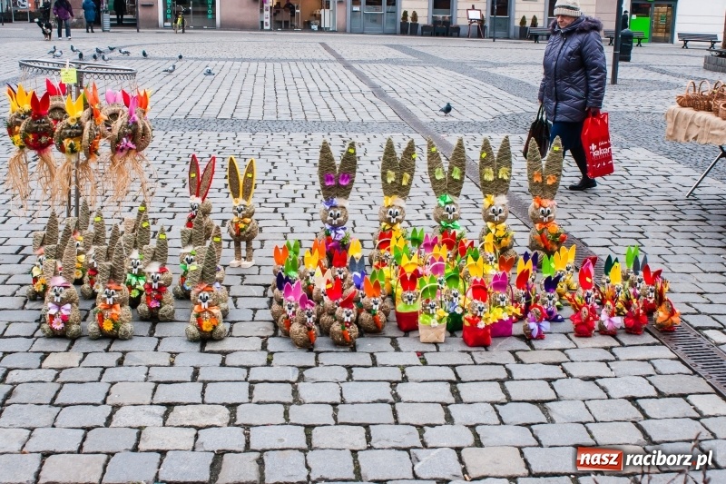 Zdjęcie w galerii na portalu naszraciborz.pl: Na Rynku ruszył raciborski Jarmark Wielkanocny. Potrwa do niedzieli wiadomości z regionu