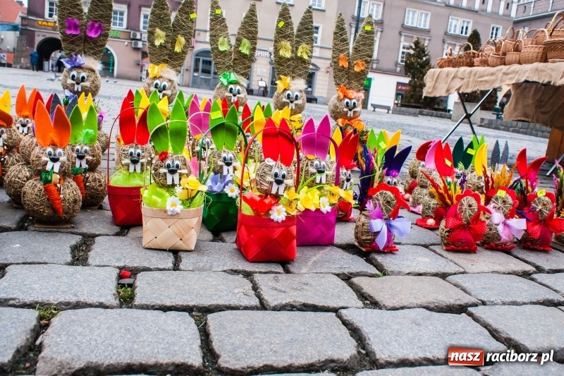 Zdjęcie w galerii na portalu naszraciborz.pl: Na Rynku ruszył raciborski Jarmark Wielkanocny. Potrwa do niedzieli wiadomości z regionu