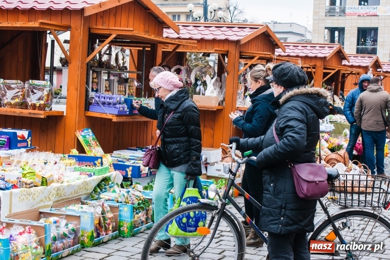 Zdjęcie w galerii na portalu naszraciborz.pl: Na Rynku ruszył raciborski Jarmark Wielkanocny. Potrwa do niedzieli wiadomości z regionu
