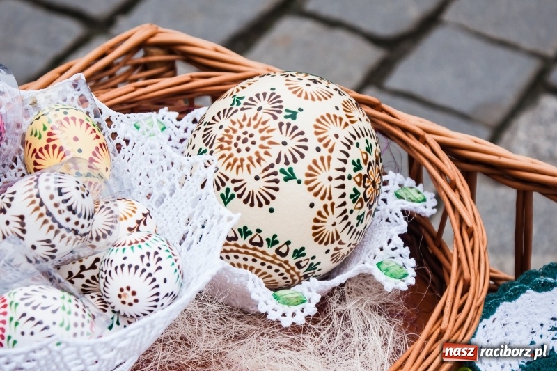 Zdjęcie w galerii na portalu naszraciborz.pl: Na Rynku ruszył raciborski Jarmark Wielkanocny. Potrwa do niedzieli wiadomości z regionu