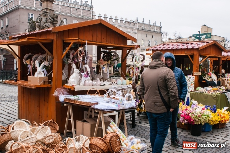 Zdjęcie w galerii na portalu naszraciborz.pl: Na Rynku ruszył raciborski Jarmark Wielkanocny. Potrwa do niedzieli wiadomości z regionu