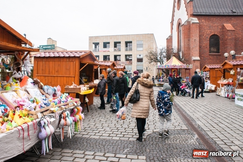 Zdjęcie w galerii na portalu naszraciborz.pl: Na Rynku ruszył raciborski Jarmark Wielkanocny. Potrwa do niedzieli wiadomości z regionu