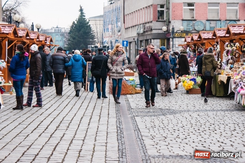 Zdjęcie w galerii na portalu naszraciborz.pl: Na Rynku ruszył raciborski Jarmark Wielkanocny. Potrwa do niedzieli wiadomości z regionu