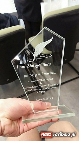 Zdjęcie w galerii na portalu naszraciborz.pl: Sukces raciborzanek z I LO. Dziennik Kwiecistych Uczuć z Laurem Złotego Pióra wiadomości z regionu