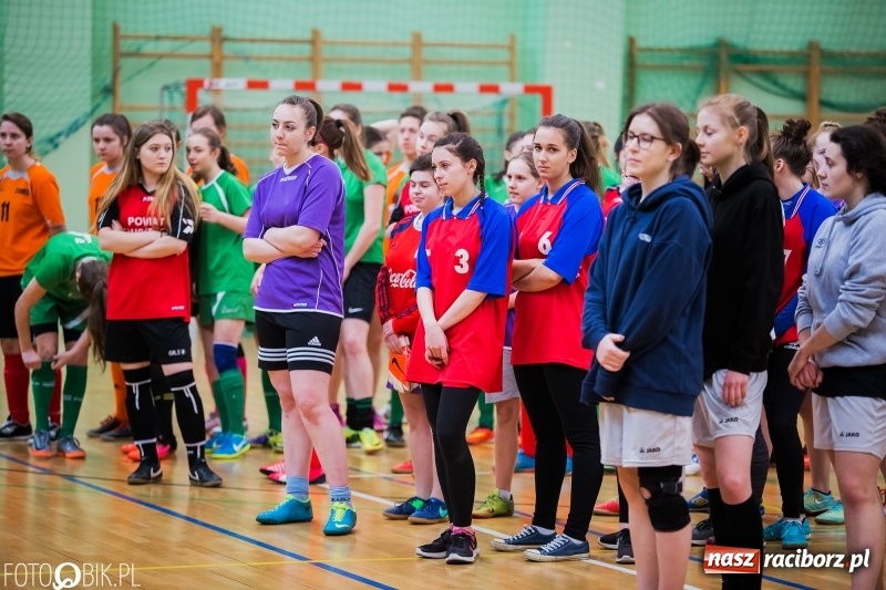 Zdjęcie w galerii na portalu naszraciborz.pl: Makroregionalny Turniej Halowej Piłki Nożnej Dziewcząt w Arenie Rafako wiadomości z regionu