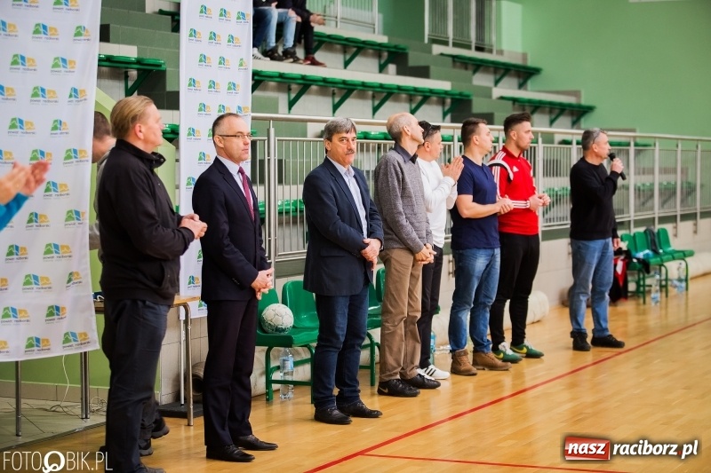 Zdjęcie w galerii na portalu naszraciborz.pl: Makroregionalny Turniej Halowej Piłki Nożnej Dziewcząt w Arenie Rafako wiadomości z regionu