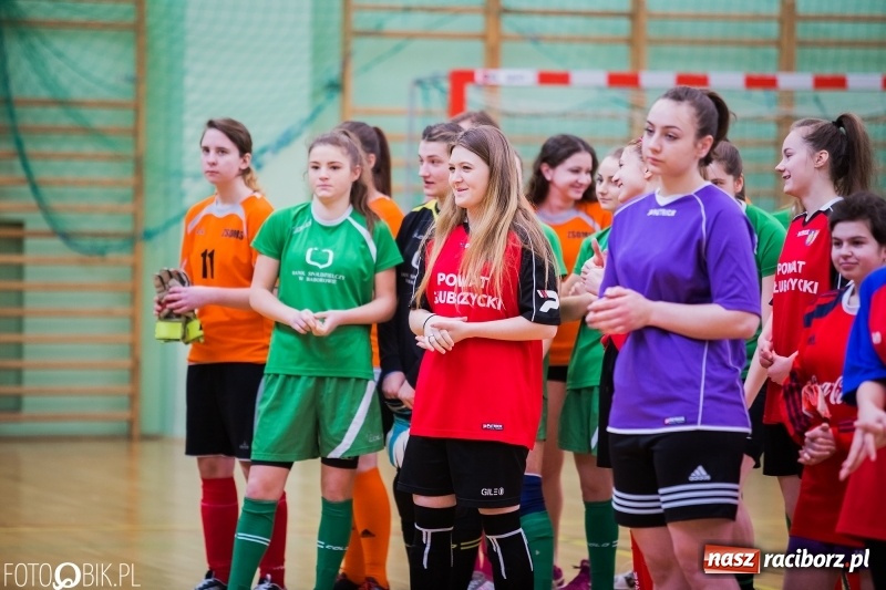 Zdjęcie w galerii na portalu naszraciborz.pl: Makroregionalny Turniej Halowej Piłki Nożnej Dziewcząt w Arenie Rafako wiadomości z regionu