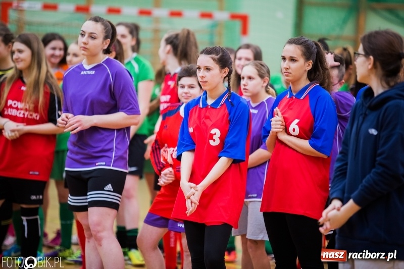 Zdjęcie w galerii na portalu naszraciborz.pl: Makroregionalny Turniej Halowej Piłki Nożnej Dziewcząt w Arenie Rafako wiadomości z regionu
