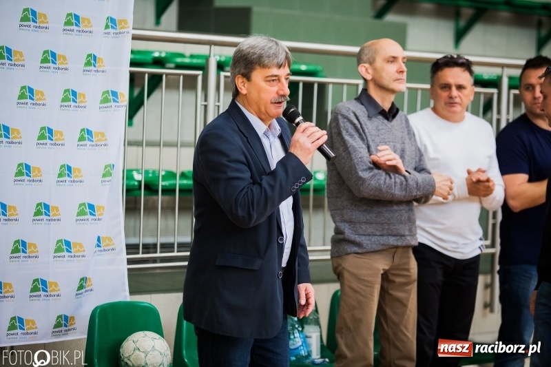Zdjęcie w galerii na portalu naszraciborz.pl: Makroregionalny Turniej Halowej Piłki Nożnej Dziewcząt w Arenie Rafako wiadomości z regionu