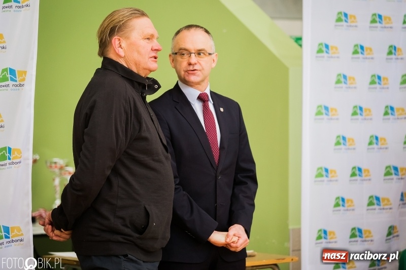 Zdjęcie w galerii na portalu naszraciborz.pl: Makroregionalny Turniej Halowej Piłki Nożnej Dziewcząt w Arenie Rafako wiadomości z regionu