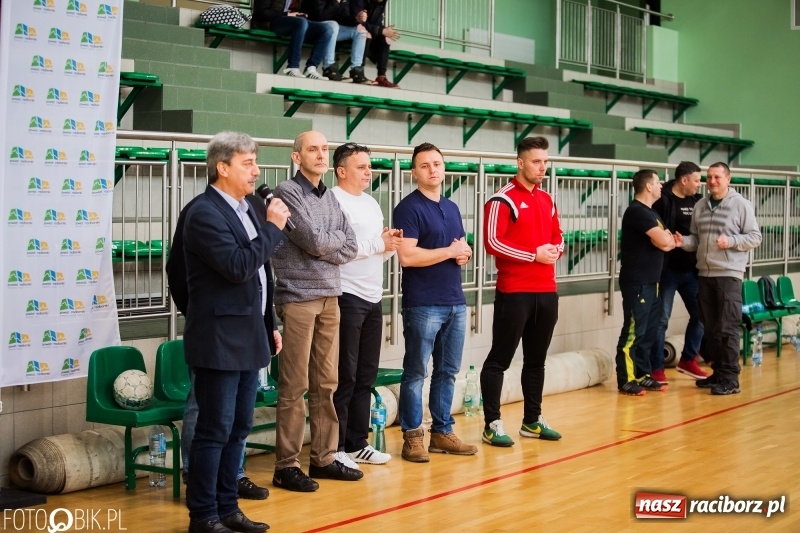 Zdjęcie w galerii na portalu naszraciborz.pl: Makroregionalny Turniej Halowej Piłki Nożnej Dziewcząt w Arenie Rafako wiadomości z regionu