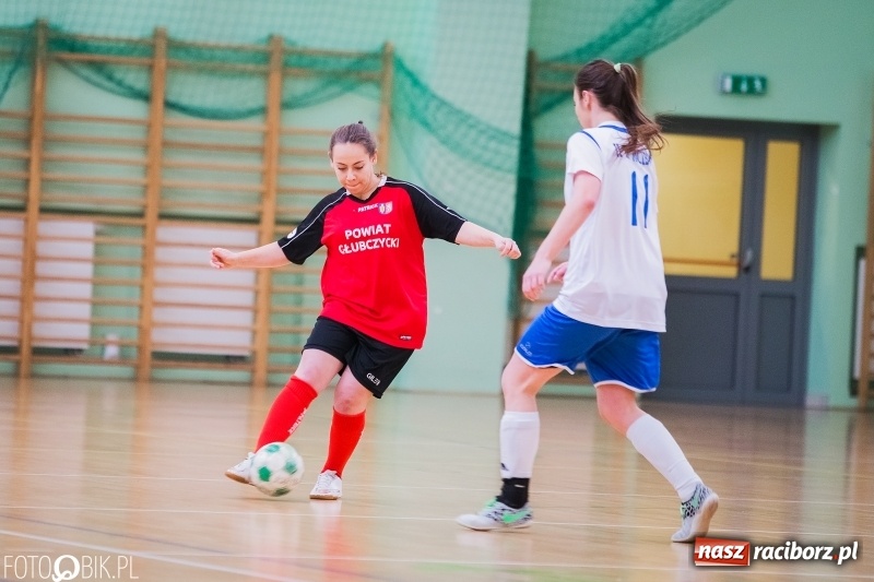Zdjęcie w galerii na portalu naszraciborz.pl: Makroregionalny Turniej Halowej Piłki Nożnej Dziewcząt w Arenie Rafako wiadomości z regionu