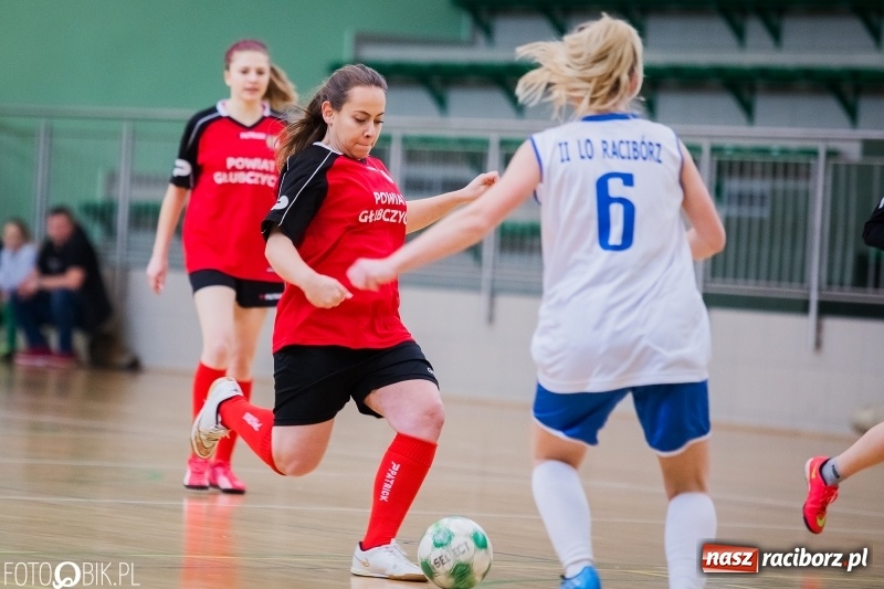 Zdjęcie w galerii na portalu naszraciborz.pl: Makroregionalny Turniej Halowej Piłki Nożnej Dziewcząt w Arenie Rafako wiadomości z regionu