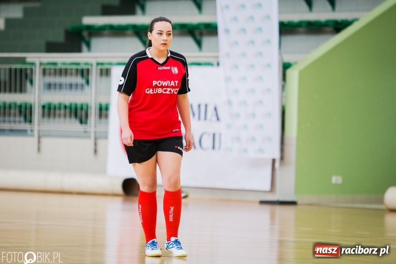 Zdjęcie w galerii na portalu naszraciborz.pl: Makroregionalny Turniej Halowej Piłki Nożnej Dziewcząt w Arenie Rafako wiadomości z regionu