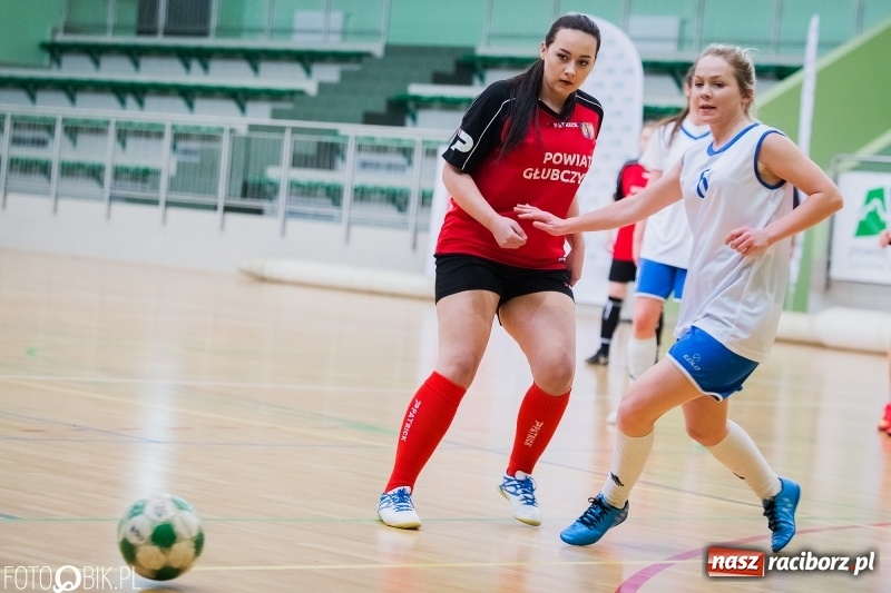 Zdjęcie w galerii na portalu naszraciborz.pl: Makroregionalny Turniej Halowej Piłki Nożnej Dziewcząt w Arenie Rafako wiadomości z regionu