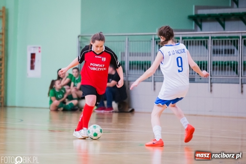Zdjęcie w galerii na portalu naszraciborz.pl: Makroregionalny Turniej Halowej Piłki Nożnej Dziewcząt w Arenie Rafako wiadomości z regionu