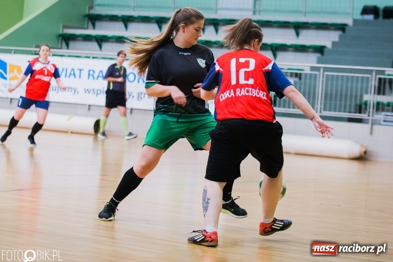 Zdjęcie w galerii na portalu naszraciborz.pl: Makroregionalny Turniej Halowej Piłki Nożnej Dziewcząt w Arenie Rafako wiadomości z regionu