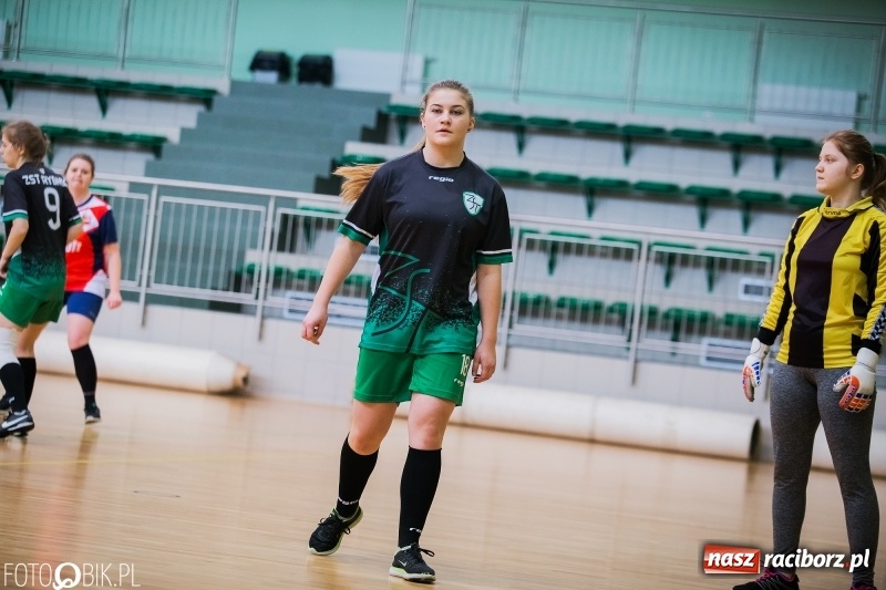 Zdjęcie w galerii na portalu naszraciborz.pl: Makroregionalny Turniej Halowej Piłki Nożnej Dziewcząt w Arenie Rafako wiadomości z regionu