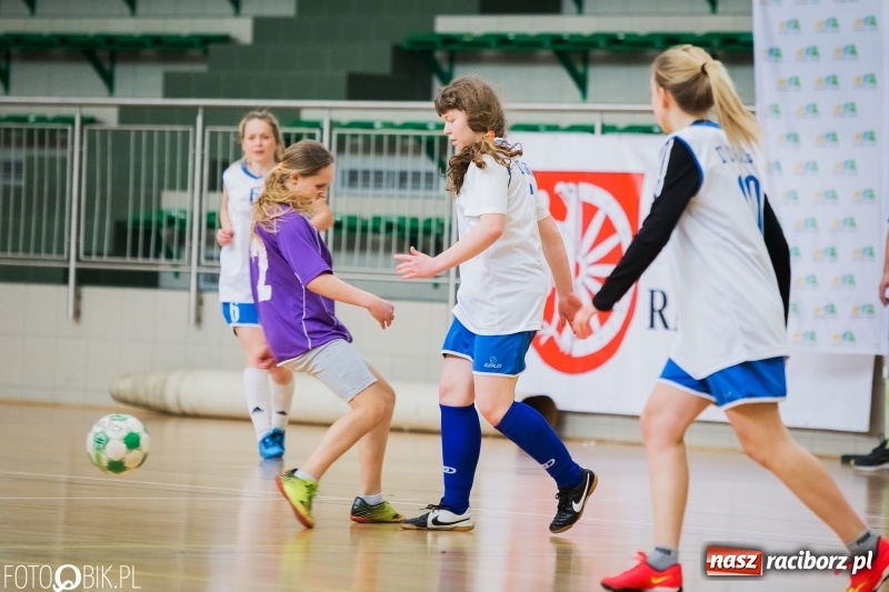 Zdjęcie w galerii na portalu naszraciborz.pl: Makroregionalny Turniej Halowej Piłki Nożnej Dziewcząt w Arenie Rafako wiadomości z regionu