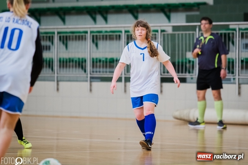 Zdjęcie w galerii na portalu naszraciborz.pl: Makroregionalny Turniej Halowej Piłki Nożnej Dziewcząt w Arenie Rafako wiadomości z regionu