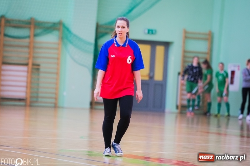 Zdjęcie w galerii na portalu naszraciborz.pl: Makroregionalny Turniej Halowej Piłki Nożnej Dziewcząt w Arenie Rafako wiadomości z regionu