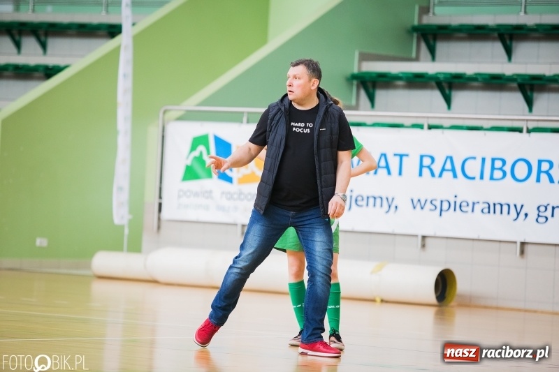 Zdjęcie w galerii na portalu naszraciborz.pl: Makroregionalny Turniej Halowej Piłki Nożnej Dziewcząt w Arenie Rafako wiadomości z regionu