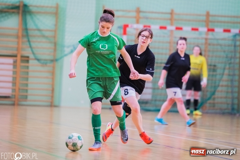Zdjęcie w galerii na portalu naszraciborz.pl: Makroregionalny Turniej Halowej Piłki Nożnej Dziewcząt w Arenie Rafako wiadomości z regionu
