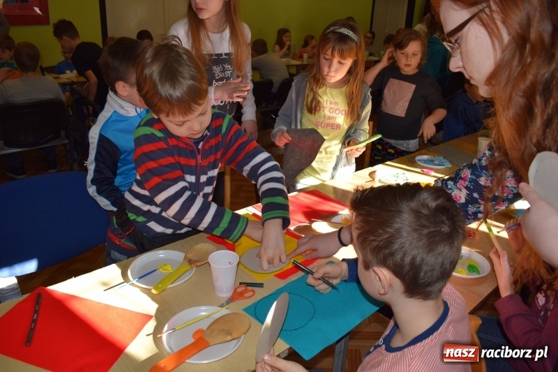 Zdjęcie w galerii na portalu naszraciborz.pl: Warsztaty plastyczne Przywitanie Wiosny w MDK wiadomości z regionu