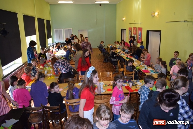Zdjęcie w galerii na portalu naszraciborz.pl: Warsztaty plastyczne Przywitanie Wiosny w MDK wiadomości z regionu