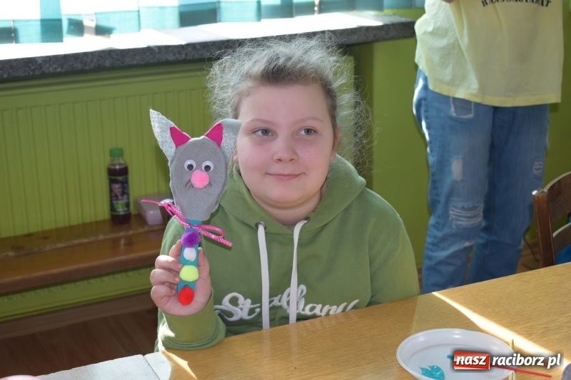 Zdjęcie w galerii na portalu naszraciborz.pl: Warsztaty plastyczne Przywitanie Wiosny w MDK wiadomości z regionu