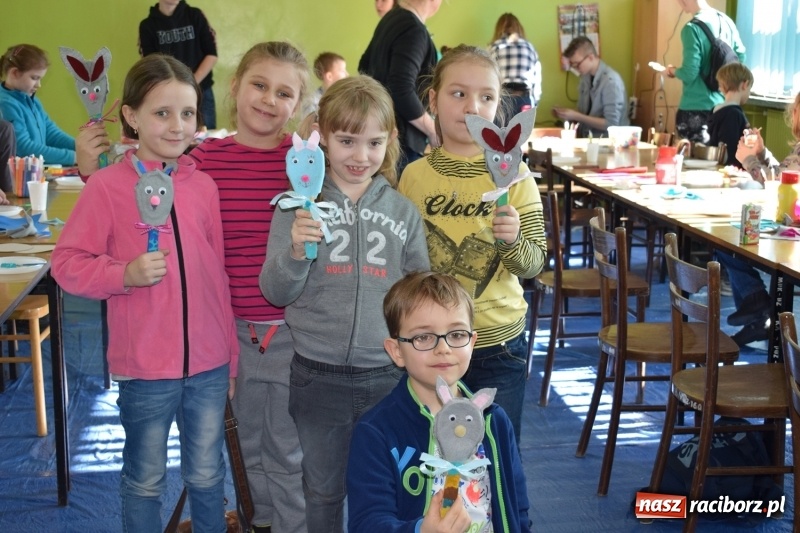 Zdjęcie w galerii na portalu naszraciborz.pl: Warsztaty plastyczne Przywitanie Wiosny w MDK wiadomości z regionu