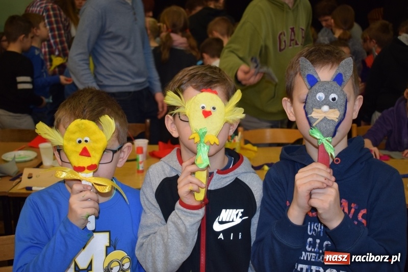 Zdjęcie w galerii na portalu naszraciborz.pl: Warsztaty plastyczne Przywitanie Wiosny w MDK wiadomości z regionu