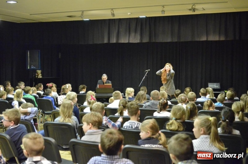Zdjęcie w galerii na portalu naszraciborz.pl: Żeńskie głosy - koncert umuzykalniający w RCK wiadomości z regionu