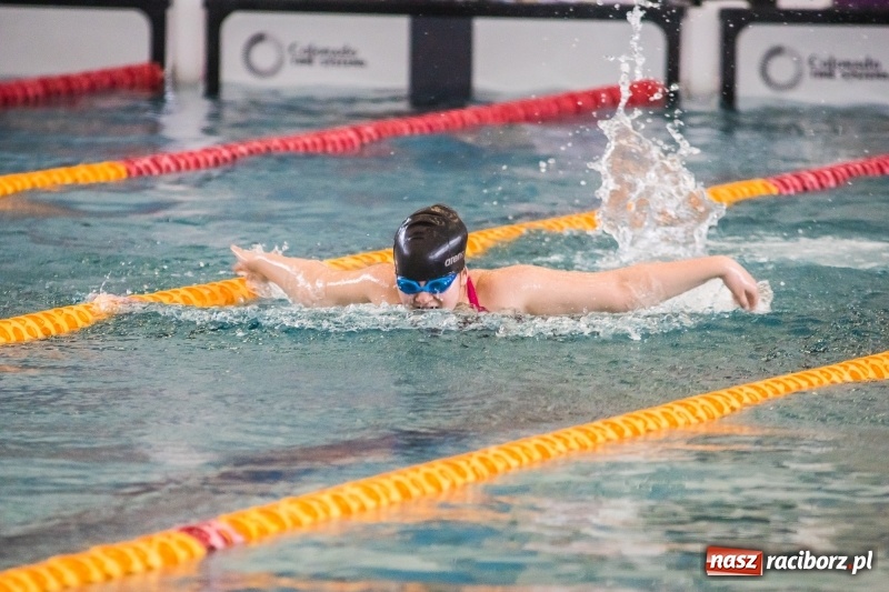Zdjęcie w galerii na portalu naszraciborz.pl: Międzywojewódzkie Drużynowe Mistrzostwa Młodzików na pływalni ZSOMS wiadomości z regionu