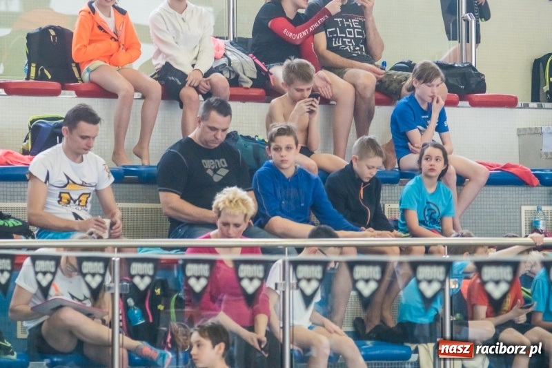 Zdjęcie w galerii na portalu naszraciborz.pl: Międzywojewódzkie Drużynowe Mistrzostwa Młodzików na pływalni ZSOMS wiadomości z regionu