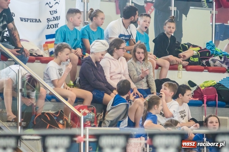 Zdjęcie w galerii na portalu naszraciborz.pl: Międzywojewódzkie Drużynowe Mistrzostwa Młodzików na pływalni ZSOMS wiadomości z regionu