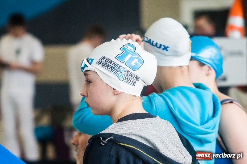 Zdjęcie w galerii na portalu naszraciborz.pl: Międzywojewódzkie Drużynowe Mistrzostwa Młodzików na pływalni ZSOMS wiadomości z regionu