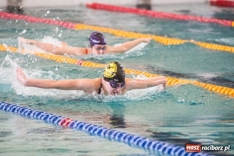 Zdjęcie w galerii na portalu naszraciborz.pl: Międzywojewódzkie Drużynowe Mistrzostwa Młodzików na pływalni ZSOMS wiadomości z regionu