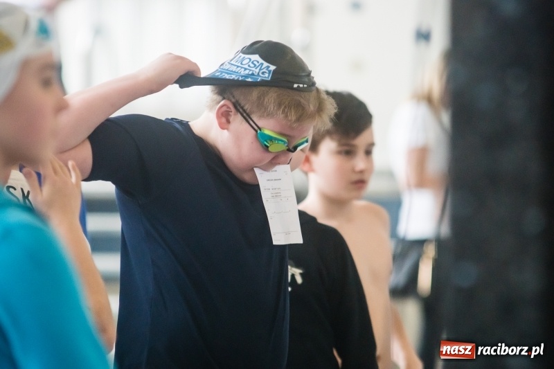 Zdjęcie w galerii na portalu naszraciborz.pl: Międzywojewódzkie Drużynowe Mistrzostwa Młodzików na pływalni ZSOMS wiadomości z regionu