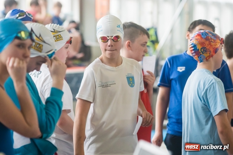 Zdjęcie w galerii na portalu naszraciborz.pl: Międzywojewódzkie Drużynowe Mistrzostwa Młodzików na pływalni ZSOMS wiadomości z regionu