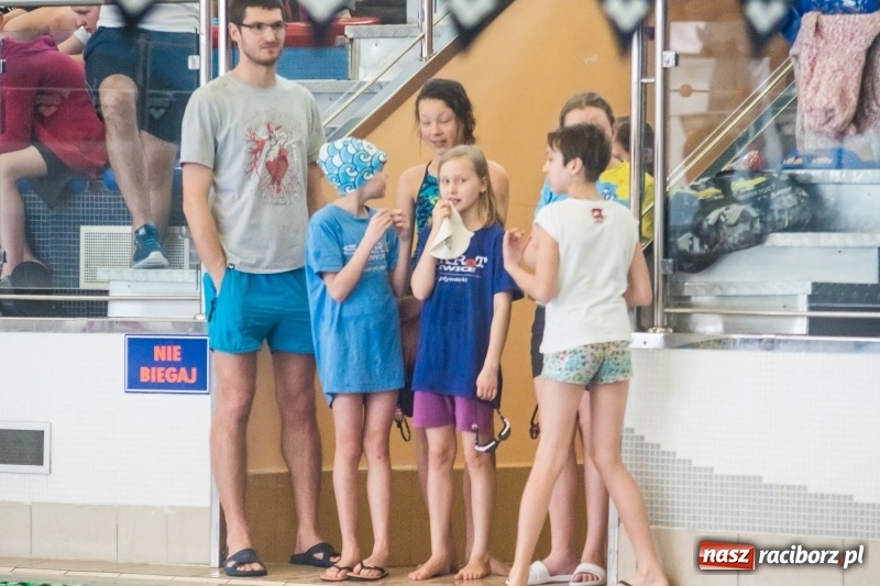 Zdjęcie w galerii na portalu naszraciborz.pl: Międzywojewódzkie Drużynowe Mistrzostwa Młodzików na pływalni ZSOMS wiadomości z regionu