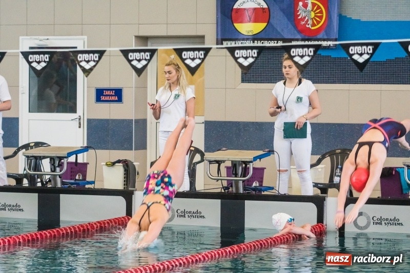 Zdjęcie w galerii na portalu naszraciborz.pl: Międzywojewódzkie Drużynowe Mistrzostwa Młodzików na pływalni ZSOMS wiadomości z regionu