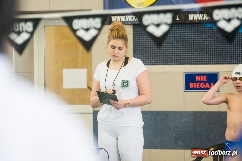 Zdjęcie w galerii na portalu naszraciborz.pl: Międzywojewódzkie Drużynowe Mistrzostwa Młodzików na pływalni ZSOMS wiadomości z regionu