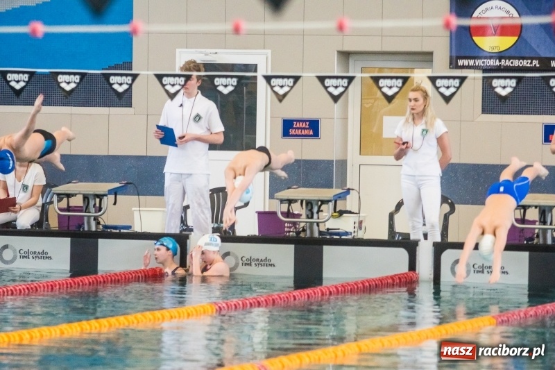 Zdjęcie w galerii na portalu naszraciborz.pl: Międzywojewódzkie Drużynowe Mistrzostwa Młodzików na pływalni ZSOMS wiadomości z regionu