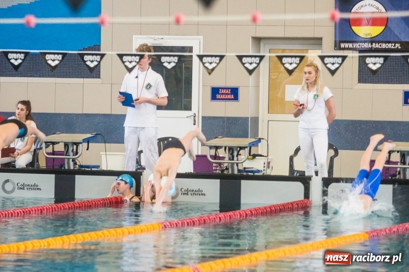 Zdjęcie w galerii na portalu naszraciborz.pl: Międzywojewódzkie Drużynowe Mistrzostwa Młodzików na pływalni ZSOMS wiadomości z regionu