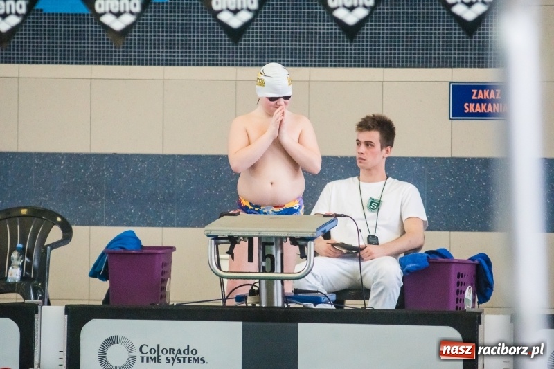 Zdjęcie w galerii na portalu naszraciborz.pl: Międzywojewódzkie Drużynowe Mistrzostwa Młodzików na pływalni ZSOMS wiadomości z regionu